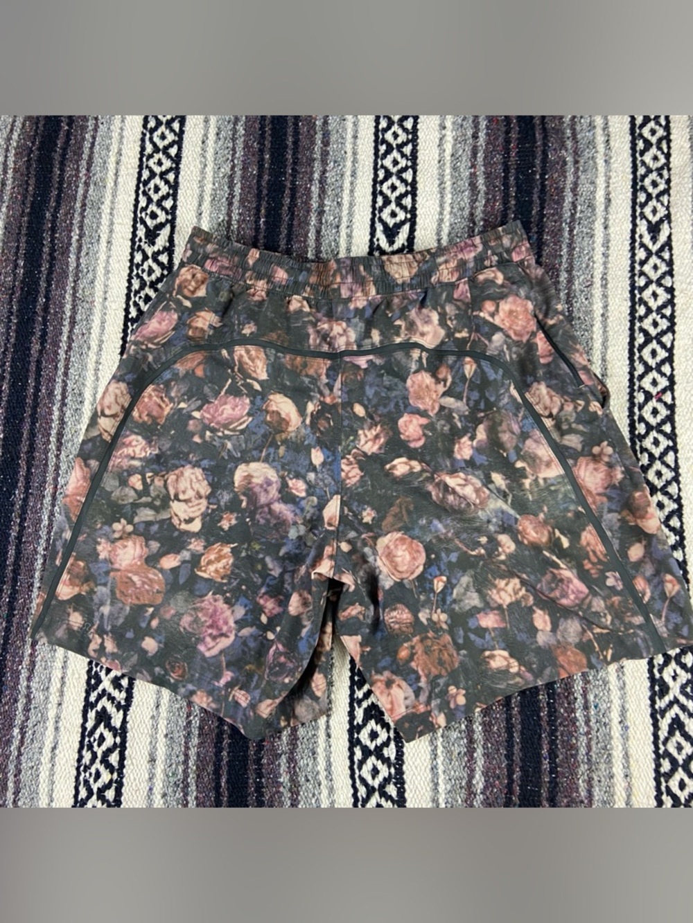 Lululemon Pace Breaker Shorts 7" Linerless Frosted Rose Mens Medium M Floral - Picture 5 of 12